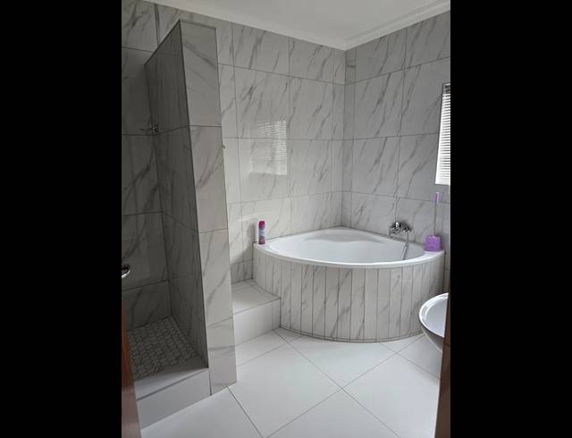 4 BEDROOM HOUSE FOR SALE IN MANDELA VIEW